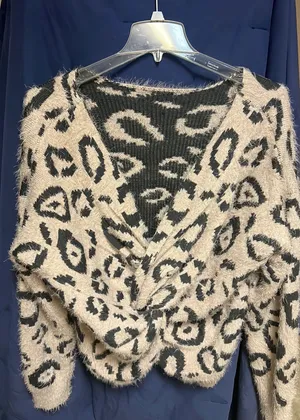 Easel Boutique sweater thumbnail 4