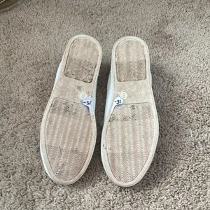 Universal Threads star sneaker with leopard print and silver laces thumbnail 6