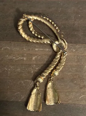 Vintage gold tone lasso rope brooch thumbnail 3