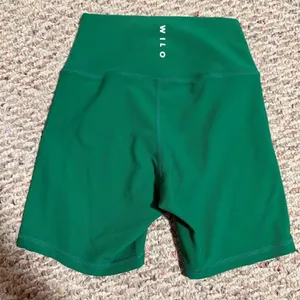 NWT Wilo The Label Emerald Green Biker Athletic Shorts- Size Small thumbnail 4