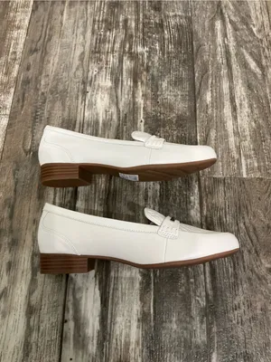 Clarks Off White Leather Loafer with Silver Trim Size 8 thumbnail 11