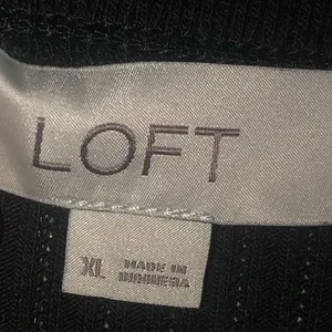 LOFT Black Ruffle Trim Blouse size Xl runs small NWOT thumbnail 4