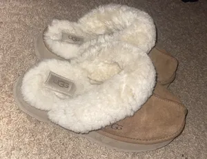 UGG Slippers Disquette Women’s Platform thumbnail 1