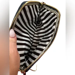 HENRI BENDEL Pochette BLUE FLORAL ENVELOPE STYLE CLUTCH GOLDTONE BAG RARE thumbnail 5