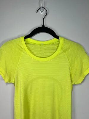Lululemon Woman's Swiftly Tech Yellow Lime Seamless Short Sleeved Shirt Top Sz 4 thumbnail 2