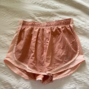 Women’s Nike Tempo Shorts Size Medium thumbnail 1