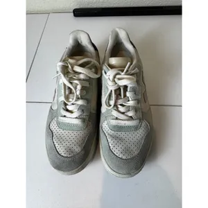 Veja V-10 Suede Sneakers‎ Womens Size 5 Gray Pink Low Top Tennis Shoes thumbnail 2