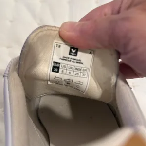 VEJA V-12 LEATHER WHITE CAMEL (2) thumbnail 11