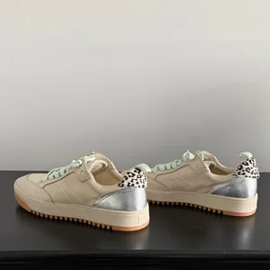 Dolce Vita Cream and Silver Women's Sneakers Sz‎ 6 thumbnail 6