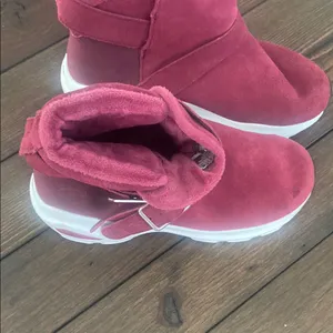 Skechers D’Lites Toasty Toes Burgundy Suede Ankle Boots Buckle Women’s 6.5 thumbnail 12