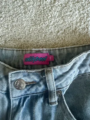 Edikted Raelynn Washed Low-Rise Jeans thumbnail 4