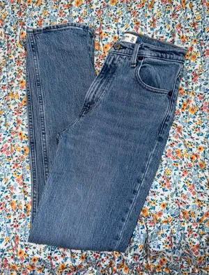 Abercrombie Ultra High-Rise Straight thumbnail 1