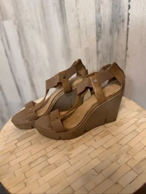 Calvin Klein Nude Tan Patent Elastic T-Strap High Platform Wedge Sandals Womens thumbnail 3