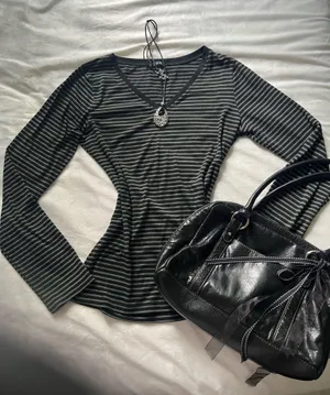 Y2K Vintage Hype Fitted V Neck Striped Long Sleeve Black thumbnail 4