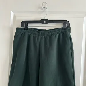 Vuori Forest Green Joggers thumbnail 2