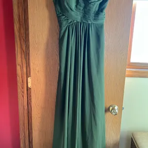 Beautiful formal dress Green Size 4 thumbnail 3
