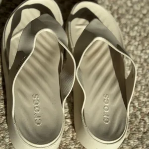 Crocs Getaway Platfrom Cream Thong Flip Flops Sandals Size 10 thumbnail 5