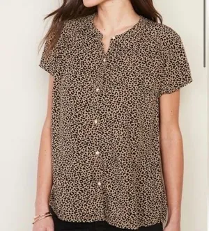 Old Navy Leopard Button Up Top thumbnail 1