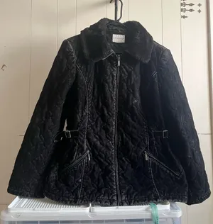 Vintage Black White Stag zip-up jacket featuring a plush faux-fur collar - Size M thumbnail 2