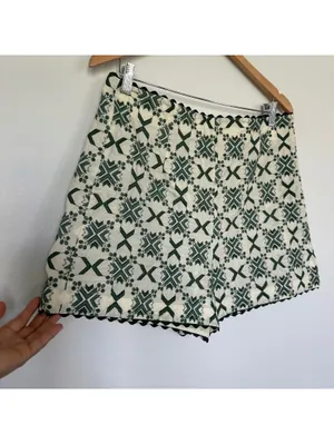 Zara White/Green Embroidered High Waisted Shorts Size XL thumbnail 4