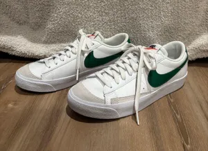 Nike shoes thumbnail 1