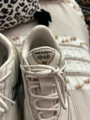 New Balance 1000 Women’s 8.5 thumbnail 2
