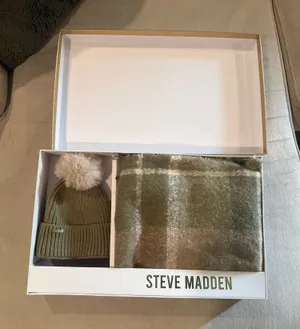 Steve Madden Olive Plaid Scarf and Hat Set thumbnail 1