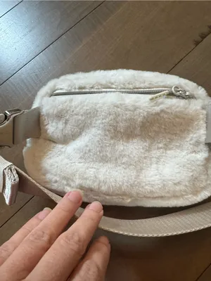 Lululemon Everywhere Belt Bag 1L Fleece Light Ivory Cream NWOT thumbnail 6