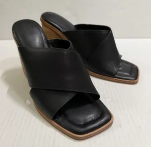Marc Fisher Shoes Womens Size 9 Black Leather Block Heel Mule Sandals Square Toe thumbnail 1