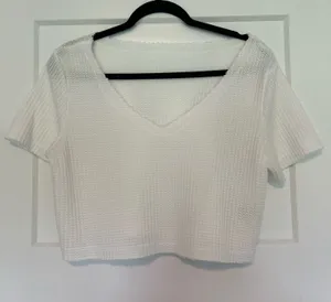 SheIn White crop top thumbnail 1