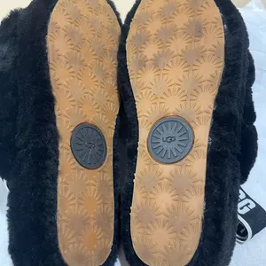 UGG  OH YEA Black Fluffy Slippers thumbnail 5