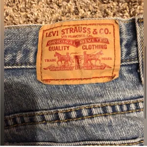 Levi 550 Vintage women’s jeans relaxed tapered leg- size 12 thumbnail 4