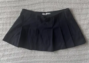 Abercrombie NWOT black pleated mini skirt XS thumbnail 1