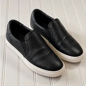 UGG Jass Slip On Sneaker Black Pebbled Leather Platform Shoes Womens 9 thumbnail 1