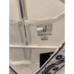 Gibsonlook Embroidered V-Neck Top White Navy Floral Blouse Women M NWT thumbnail 3