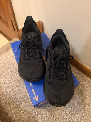 Brooks adrenaline shoes  thumbnail 4