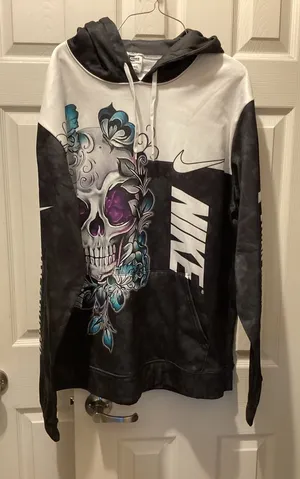 Nike Women’s Black & White Skull Graphic Pullover Hoodie thumbnail 1