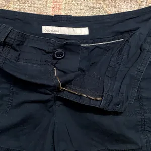 Old Navy Mid-Rise Shorts in Navy thumbnail 5