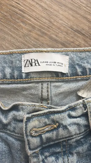 ZARA High-Rise Raw Hem Straight Leg Jeans thumbnail 3