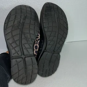 Oofos leopard print slip on recovery shoes size 7 1/2 thumbnail 6