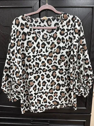 Blouse Boutique Leopard Print thumbnail 1