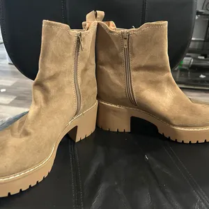 Universal Thread Tan Suede Ankle Boots thumbnail 8
