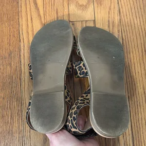 Steve Madden Effie Leopard Print Elastic Triple Strap Flat Sandals Brown 7.5M‎ thumbnail 5