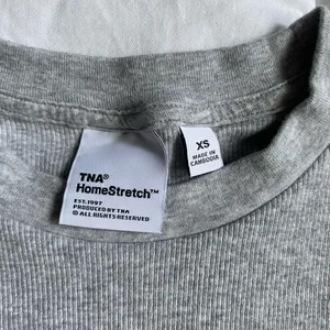 Aritzia TNA HomeStretch™ Rib Crew Waist T-Shirt Cropped Heather Chrome Grey size XS thumbnail 3