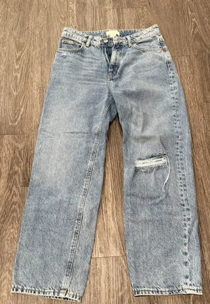 H&M Ripped Mom Jeans thumbnail 1