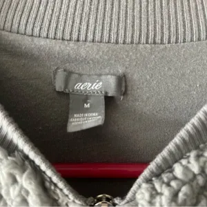 Aerie Gray Sherpa Fleece Zip Front Vest Soft Cozy Sleeveless Jacket Size M thumbnail 6