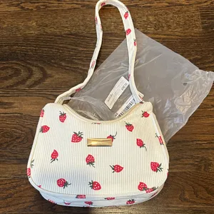 Strawberry Print Cream Shoulder Bag Red thumbnail 7