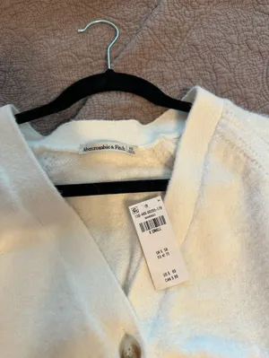 Abercrombie & Fitch Cream V- Neck Cardigan thumbnail 5