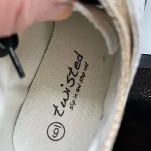 New without tags Twisted step into and out of tennis shoe size 6 thumbnail 5