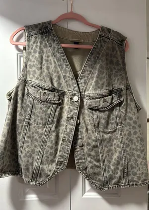 Universal Threads Leopard Print Denim Vest thumbnail 2